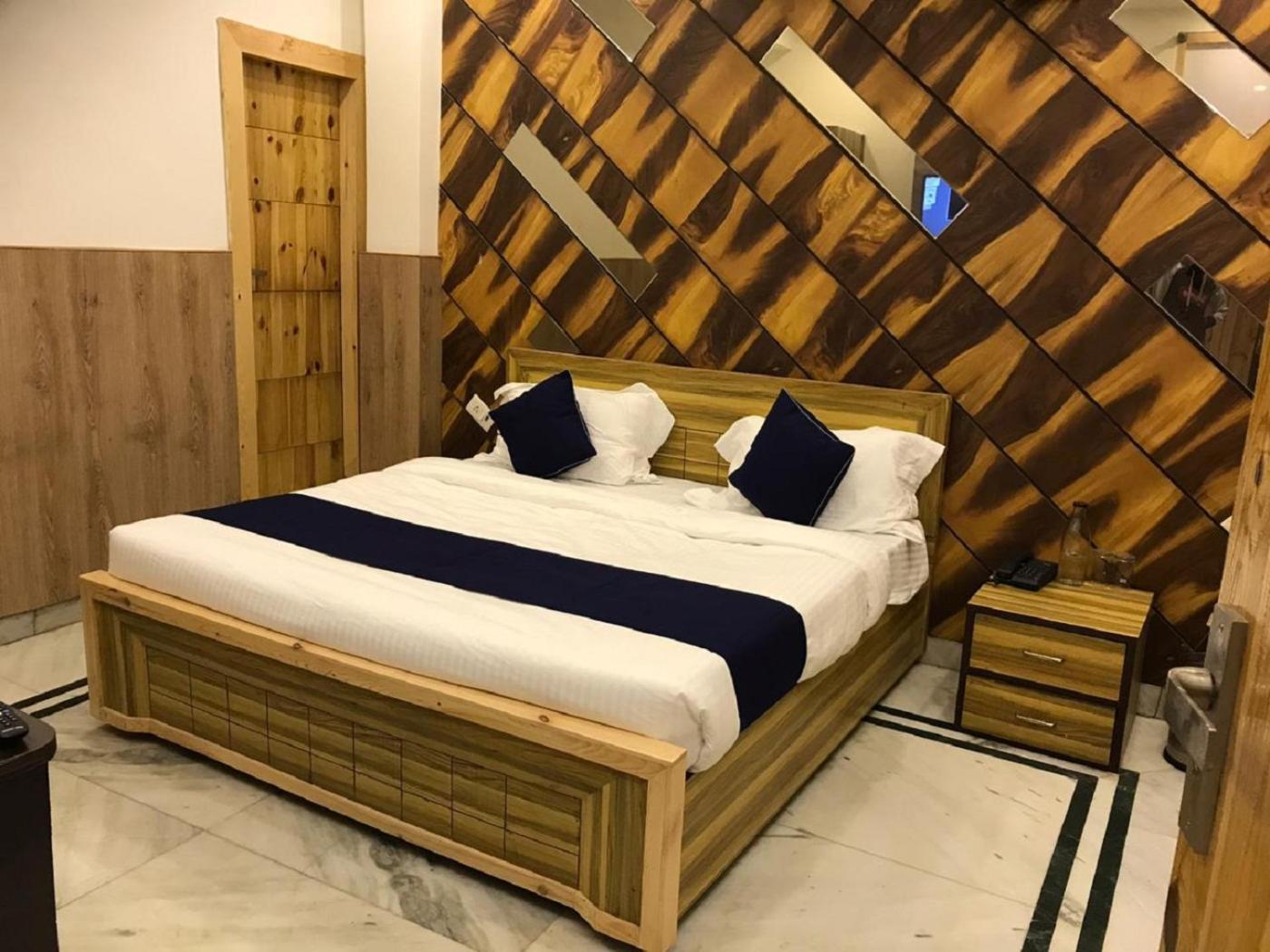 Bed & Breakfast Royal Plaza 3*